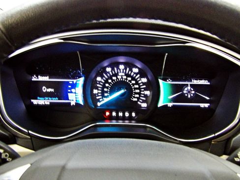Used 2017 Ford Fusion SE w/ Fusion SE Technology Package FWD image 15