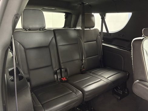 Used 2024 Chevrolet Suburban Premier image 43