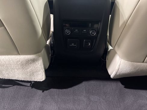 Used 2021 Buick Enclave Essence w/ Sound and Sites Package AWD/4WD image 21