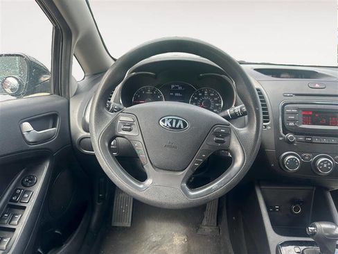 Used 2017 Kia Forte LX image 12