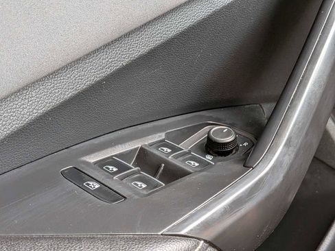 Used 2025 Volkswagen Jetta SE FWD image 28