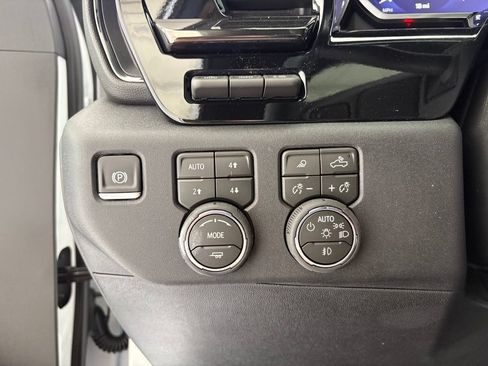 New 2026 Chevrolet Silverado 2500 ZR2 AWD/4WD image 6