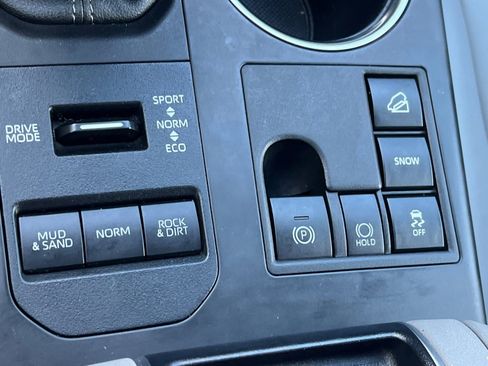 Certified 2024 Toyota Highlander XLE image 18