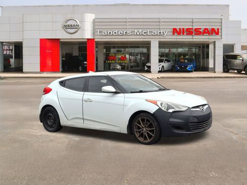 Used 2012 Hyundai Veloster image 1