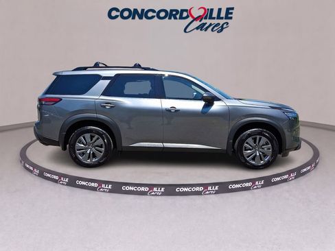 Certified 2025 Nissan Pathfinder SV w/ SV Premium Package AWD/4WD image 8