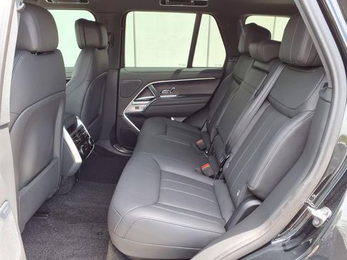 Certified 2025 Land Rover Range Rover SE AWD/4WD image 8