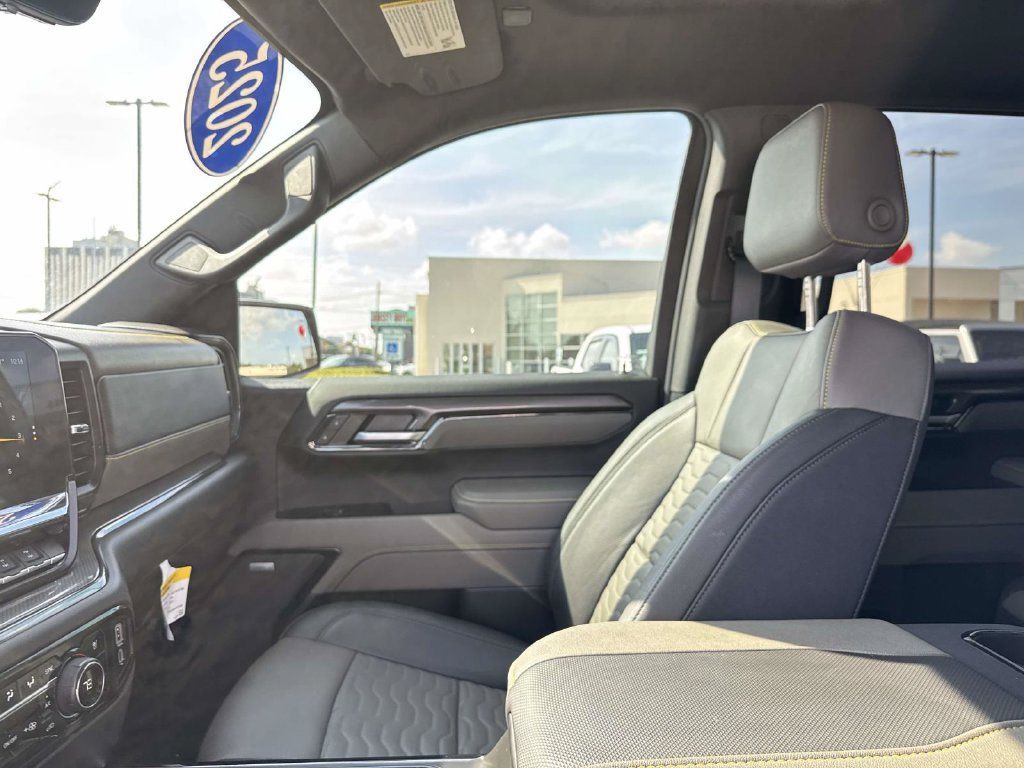Used 2025 Chevrolet Silverado 1500 ZR2 w/ Technology Package AWD/4WD image 15