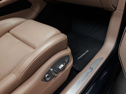 Certified 2023 Porsche Macan S AWD/4WD image 37