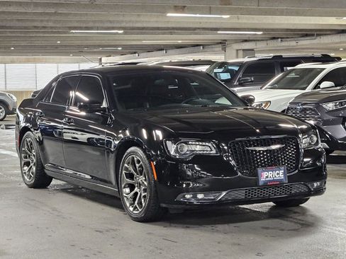 Used 2016 Chrysler 300 S image 3