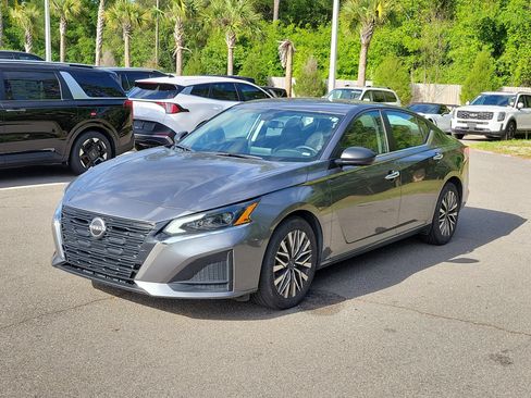 Used 2024 Nissan Altima 2.5 SV image 3