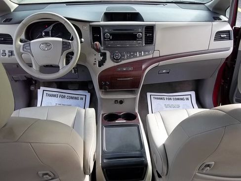 Used 2012 Toyota Sienna XLE image 5