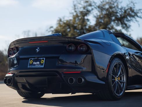 Used 2021 Ferrari 812 GTS image 20