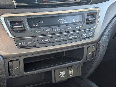 Certified 2022 Honda Pilot Sport image 17