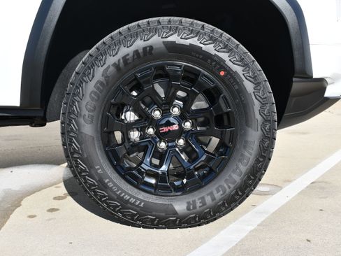 New 2026 GMC Canyon Elevation w/ Convenience Package image 10