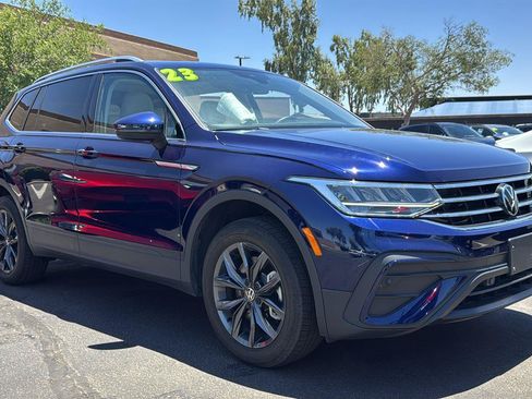 Used 2023 Volkswagen Tiguan SE w/ Panoramic Sunroof Package FWD image 1