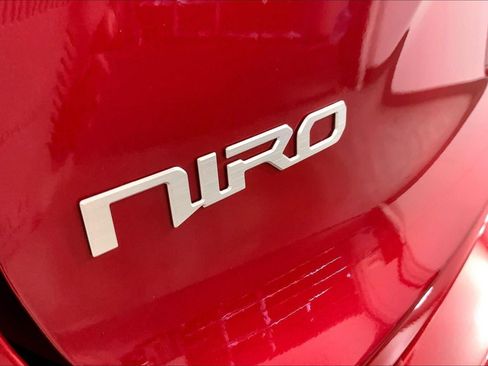 Certified 2024 Kia Niro EX FWD image 8