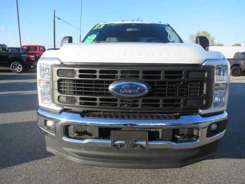 Used 2023 Ford F250 XL w/ XL Chrome Package image 2