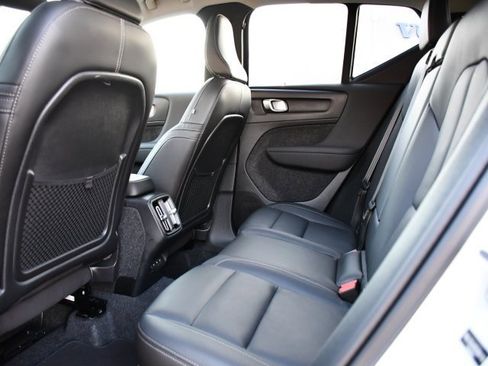 Certified 2025 Volvo XC40 B5 Core image 16