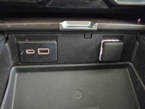 Used 2021 GMC Yukon XL Denali w/ Denali Premium Package image 29