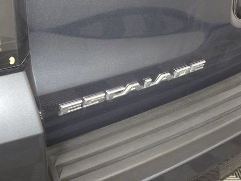 Used 2019 Cadillac Escalade Premium Luxury AWD/4WD image 11