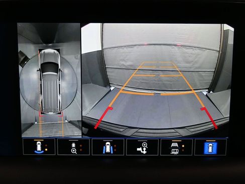 Used 2022 Chevrolet Suburban RST w/ Luxury Package image 15