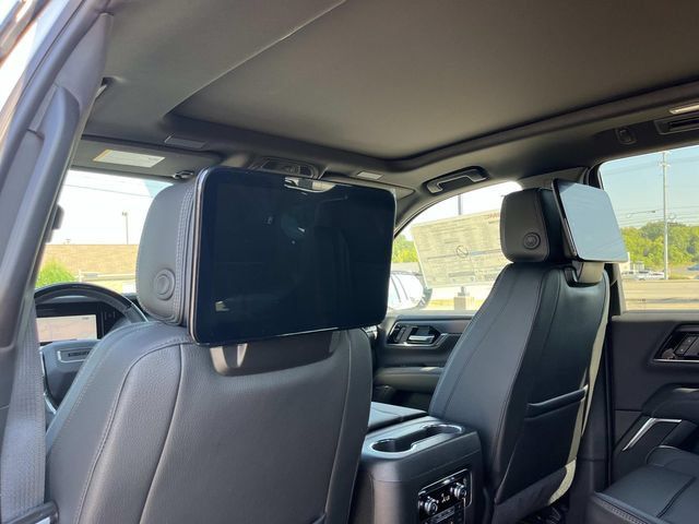 New 2026 GMC Yukon Denali w/ Denali Reserve Package AWD/4WD image 17