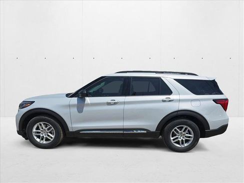 New 2025 Ford Explorer Active w/ Active Comfort Package image 2
