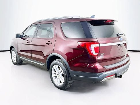 Used 2019 Ford Explorer XLT image 4