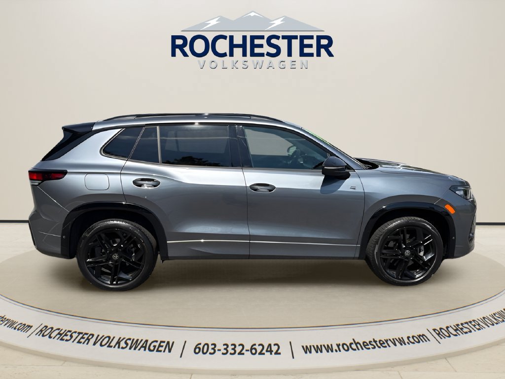 Used 2025 Volkswagen Tiguan SE R-Line AWD/4WD image 7