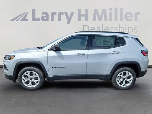 New 2025 Jeep Compass Latitude AWD/4WD image 2