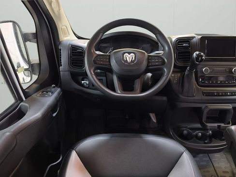 Used 2025 RAM ProMaster 2500 w/ Convenience Group FWD image 17