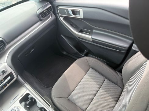 Used 2023 Ford Explorer XLT AWD/4WD image 19