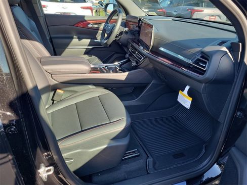 New 2026 Chevrolet Traverse Z71 w/ LPO, Floor Liner Package image 13