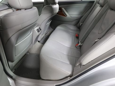 Used 2011 Toyota Camry XLE image 17