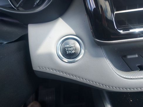 Used 2020 Toyota Highlander XLE AWD/4WD image 22
