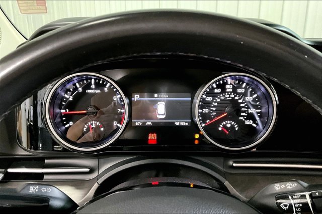 Used 2023 Kia Carnival EX FWD image 13