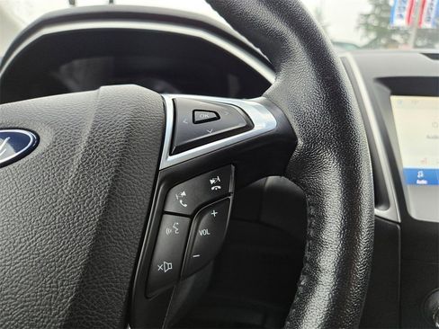 Used 2020 Ford Edge SEL image 18