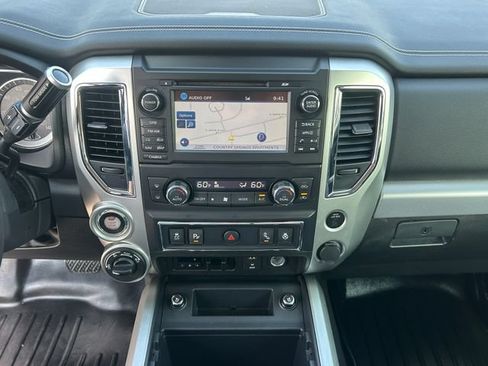 Used 2018 Nissan Titan PRO-4X w/ Pro-4x Convenience Package AWD/4WD image 12