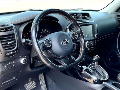 Used 2019 Kia Soul ! w/ Technology Package FWD image 2
