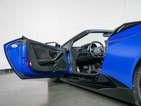 Used 2019 Lamborghini Huracan Performante AWD/4WD image 14