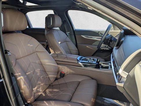 Certified 2024 BMW i7 xDrive60 w/ Executive Package image 23