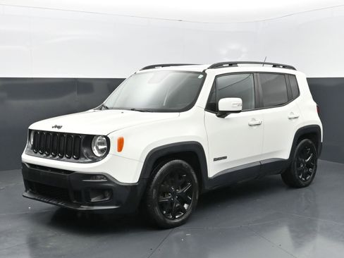 Used 2017 Jeep Renegade Altitude FWD image 4