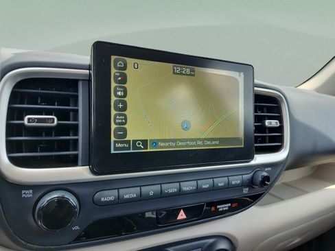 Used 2020 Hyundai Venue FWD image 22