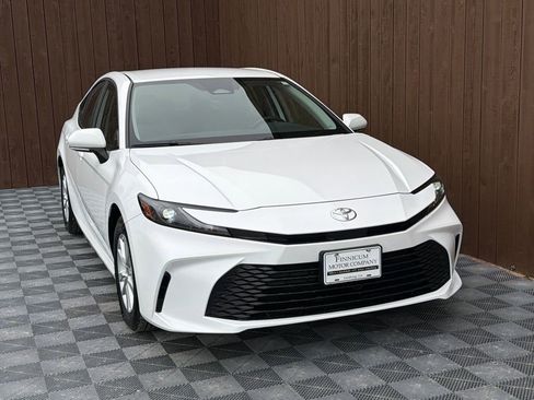 Used 2026 Toyota Camry LE image 11
