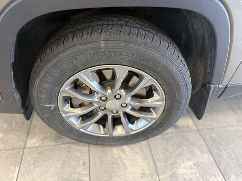 Used 2019 Jeep Cherokee Latitude Plus w/ Comfort/Convenience Group AWD/4WD image 7
