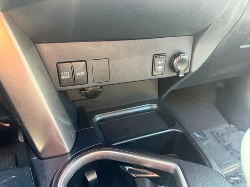 Used 2018 Toyota RAV4 LE image 23