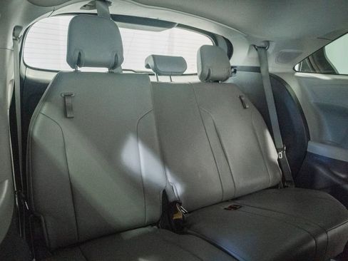 Used 2021 Toyota Sienna XLE w/ XLE Plus Package FWD image 35