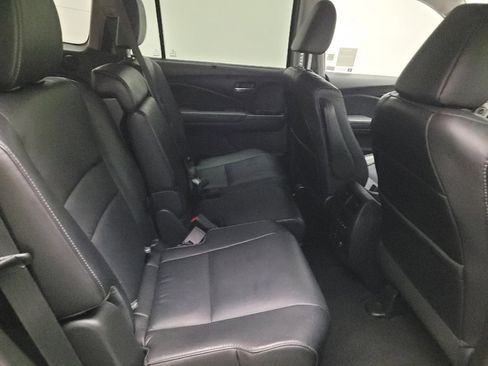 Used 2017 Honda Pilot Touring image 19