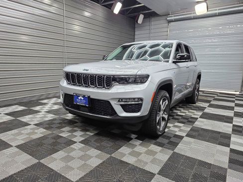 Used 2022 Jeep Grand Cherokee Limited 4xe w/ Luxury Tech Group II AWD/4WD image 50