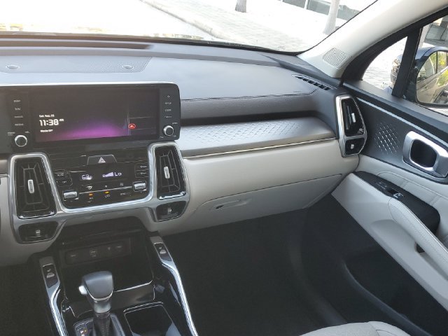 Used 2023 Kia Sorento SX AWD/4WD image 14